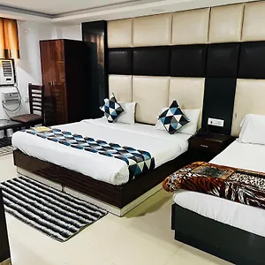 **** Отель Le Mount Plaza Near Igi Airport Delhi Индия