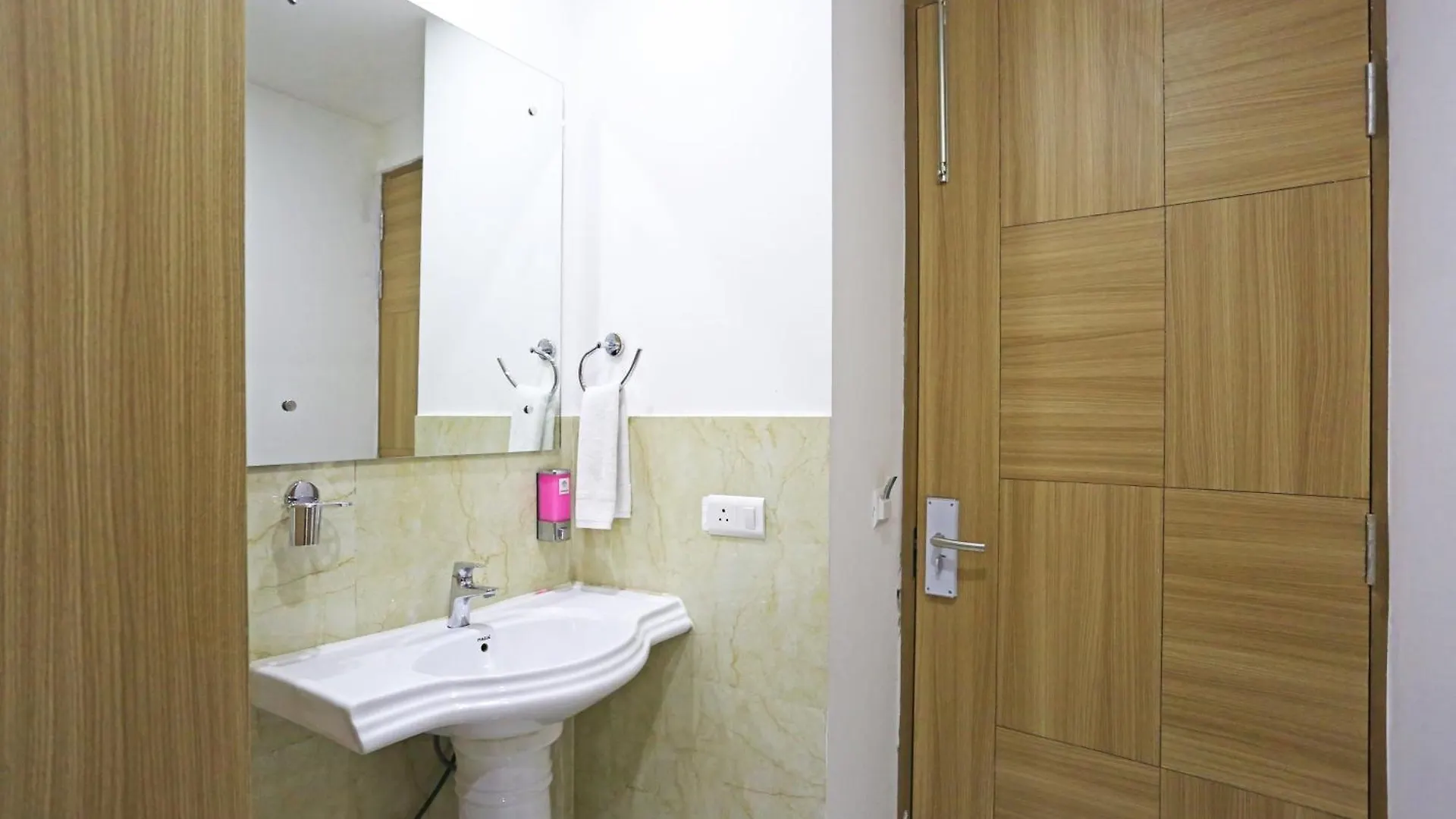 Hotel Decent Suites - Delhi Airport New Delhi